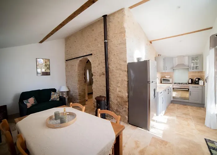 Le Figuier - La Roseraie Du Val'ensoleille בית נופש וואלנסול